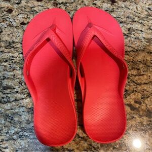 BNWOT Archies Coral Arch Support Flip Flops Size 9 women’s red orange